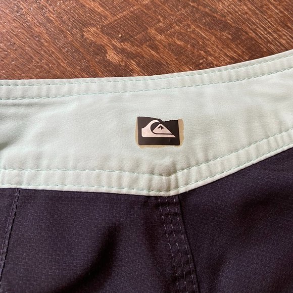 Quiksilver DryFlight Boardshorts - Size 24 - Picture 8 of 8